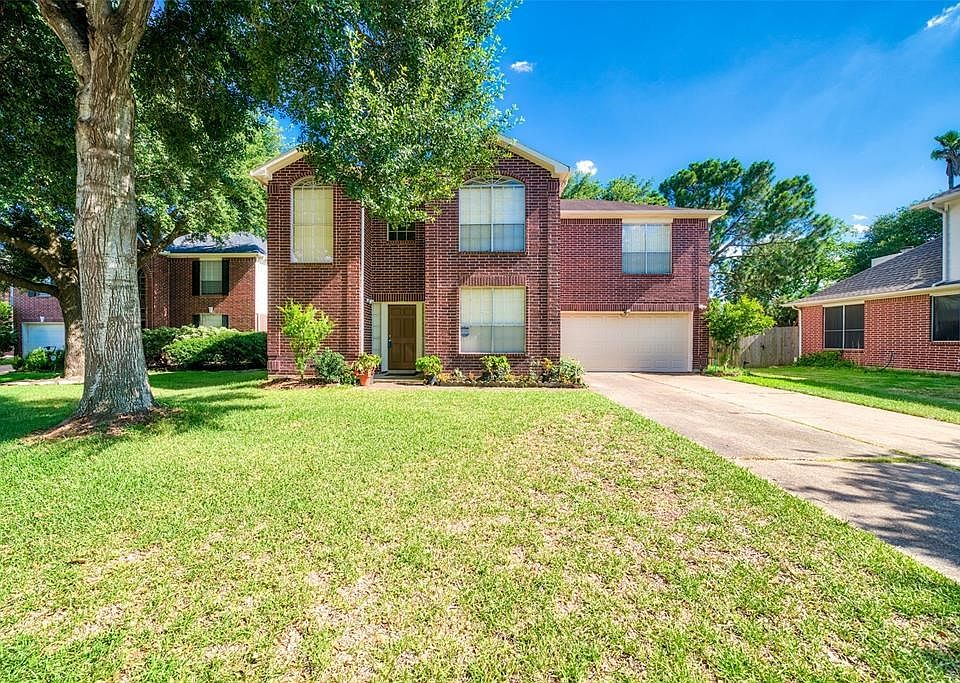 Welcome to 20611 Cat Springs Court in the community of Sundown Glen in Katy, TX.
