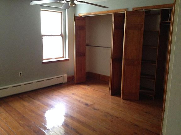 5th image of 425 Leverington Ave