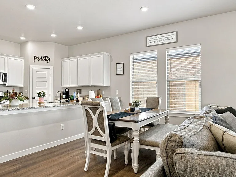 10401 Pronghorn Rd — Photo 8