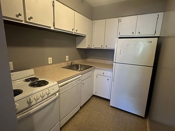 4th image of 18051 Lakeshore Blvd #11225406