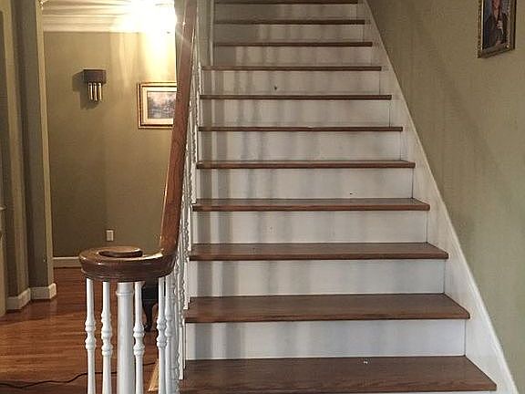 3rd image of 266 Tanglewood Dr