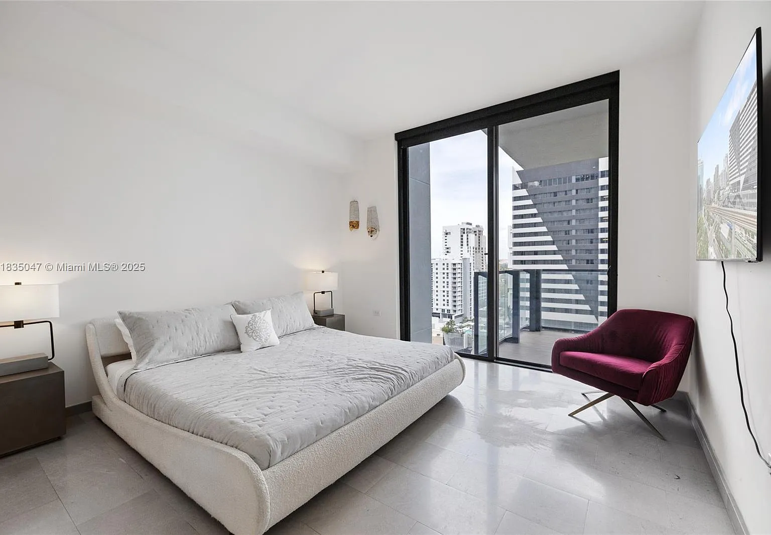 2 bed, 1370 sqft, $6,600 — Photo 3