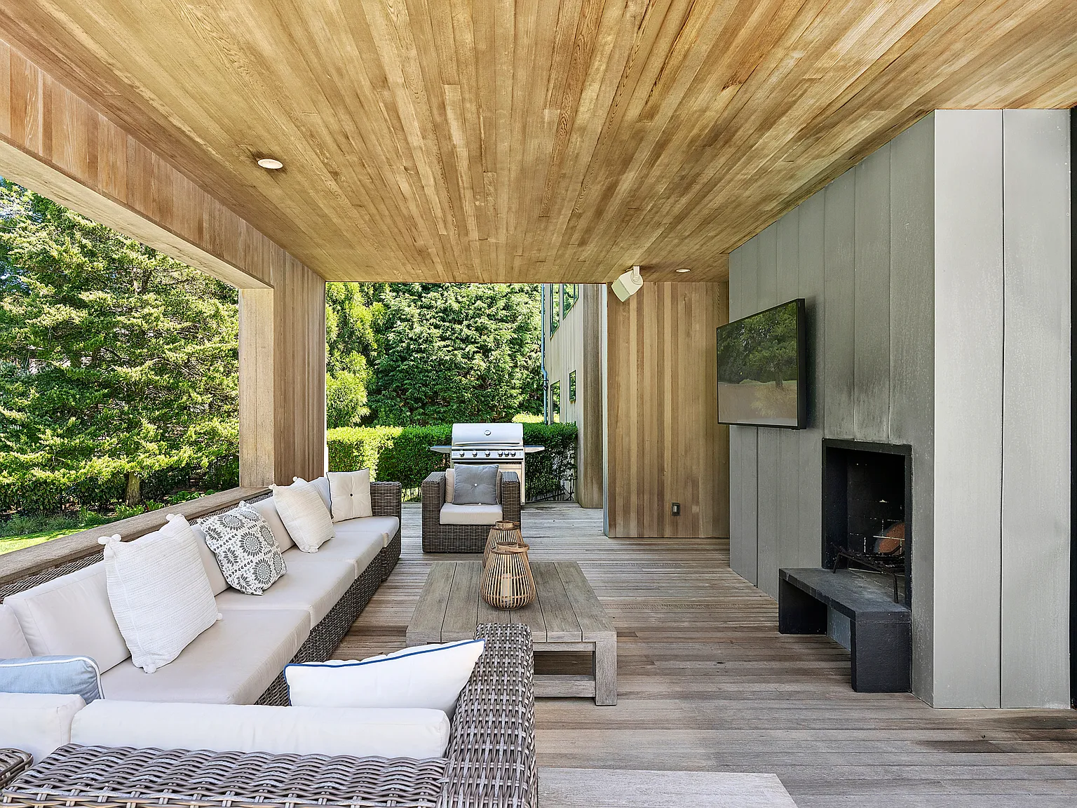 Exceptional Modern Rental — Photo 3