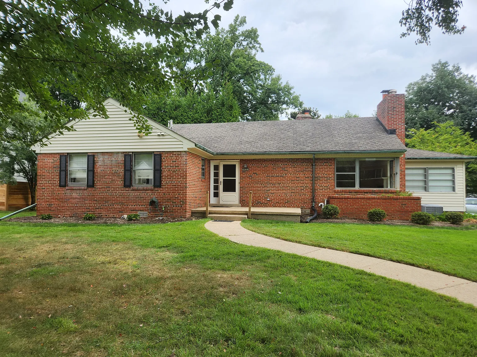 3 bed, 1750 sqft, $3,990 — Photo 1