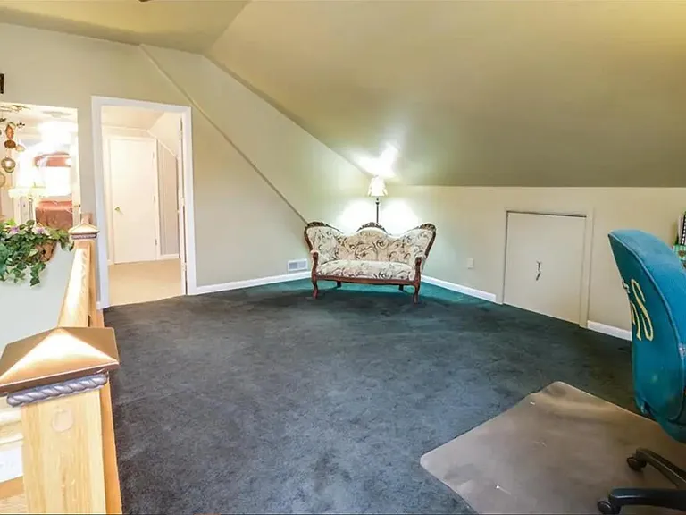 7050 Caroline Ave — Photo 11