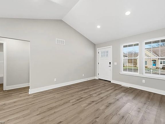 5th image of 1085 Saint Andrews Ct