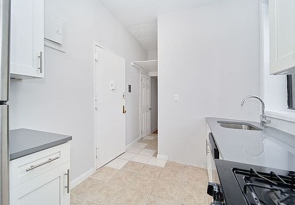 3rd image of 2090 Amsterdam Ave APT 4S