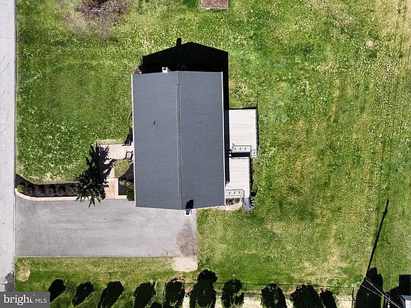 4th image of 797 Hench St