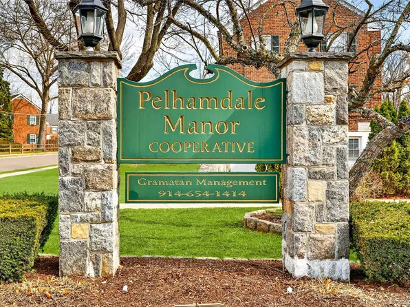 66 Robins Crescent #66, New Rochelle, NY 10801