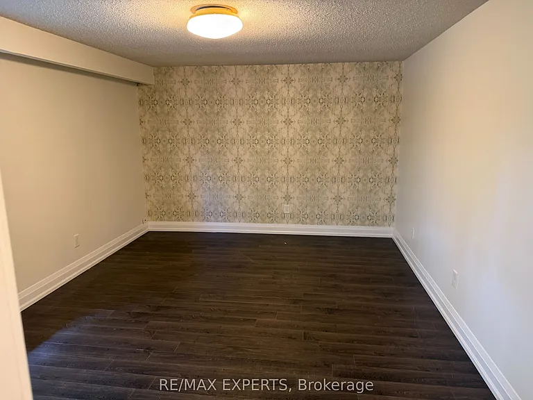 117 Cardinal Cres — Photo 4