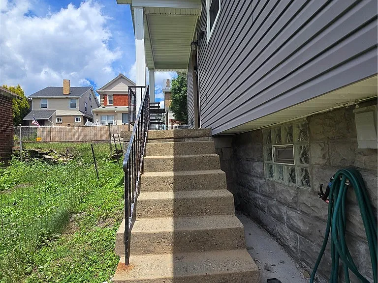 3025 Hazelhurst Ave — Photo 18