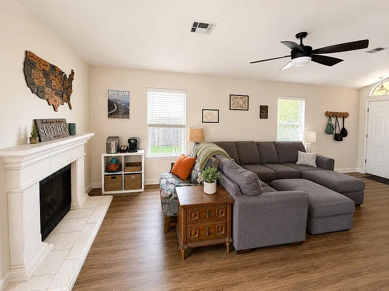 2805 Feathercrest Dr — Photo 2