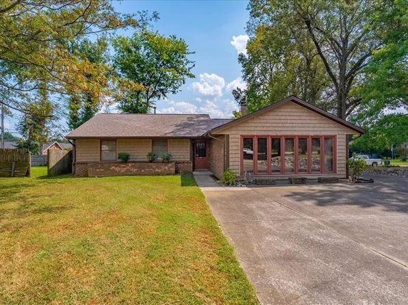 3337 Meadowland Dr, Owensboro, KY 42303