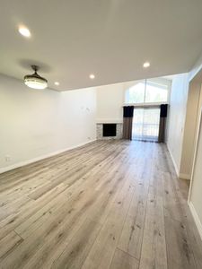 5500 Owensmouth Ave APT 304, Woodland Hills, CA, 91367