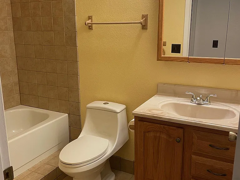 2533 Lahonda Dr #9 — Photo 7