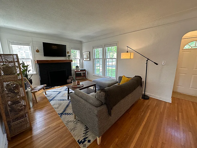 5645 Harriet Ave — Photo 2