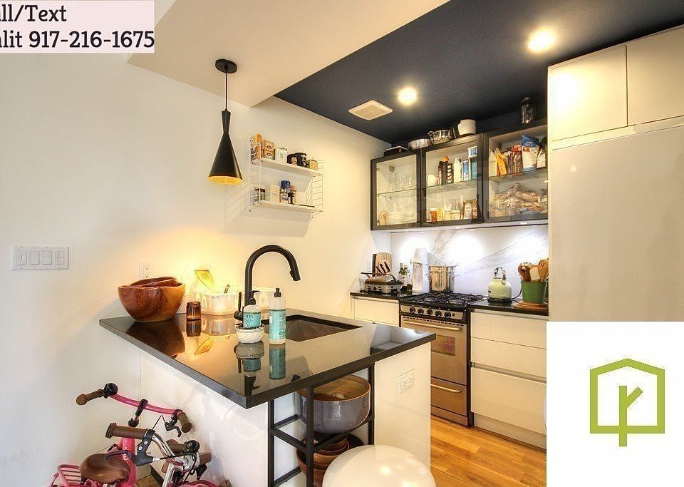 1st image of 10 Lexington Ave #4EE