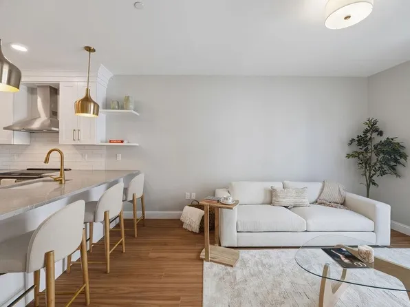 99 Foundry Place #207, Portsmouth, NH 03801