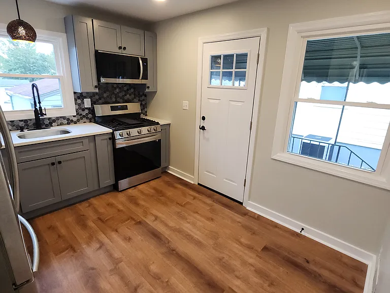 36 Liberty Ave — Photo 16