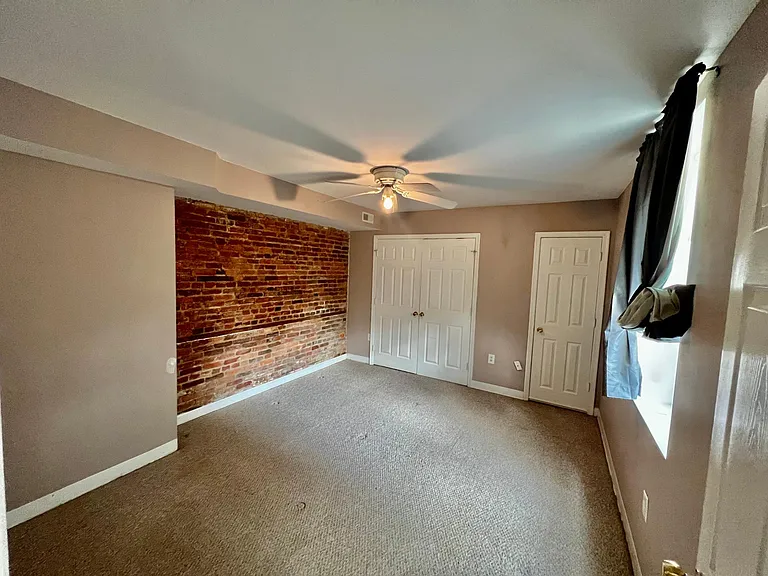 109 S Washington St — Photo 17