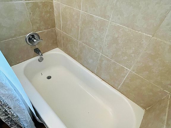 2nd image of 395 Carver Cir #395