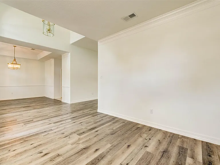 8803 Memorial Creek Dr — Photo 5