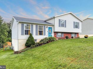 220 Jasmine Dr, Hanover, PA 17331