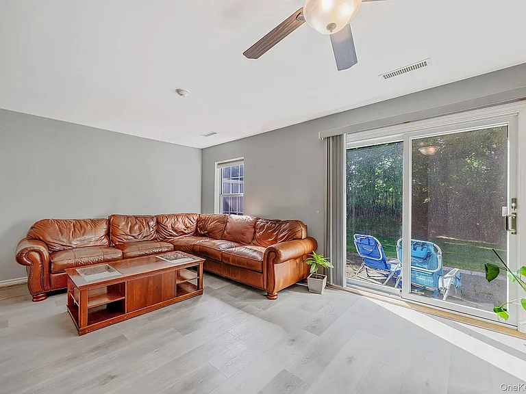 908 Sara Cir — Photo 4