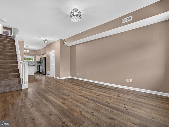 4th image of 3712 E Lombard St