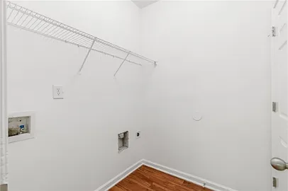4 bed, 2.5 bath, 2765 sqft, $2,500 — Photo 3