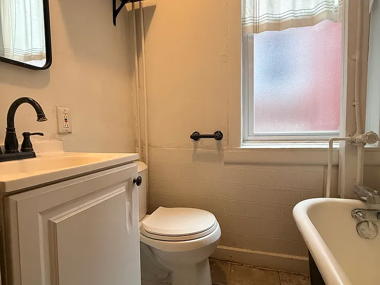 2307 Christian St #2 — Photo 12