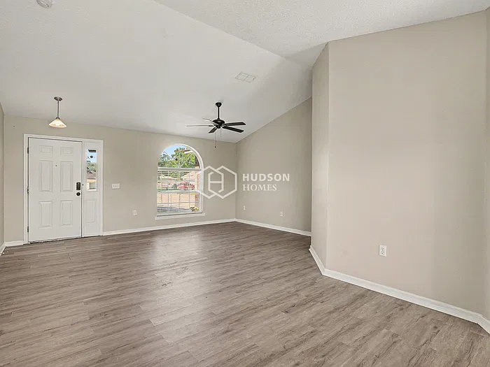 4 bed, 2.0 bath, 1708 sqft, $1,835 — Photo 4