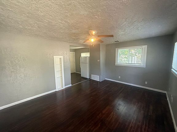 2nd image of 529 S Ponca