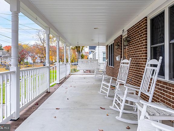 4th image of 120 Cedar Ave