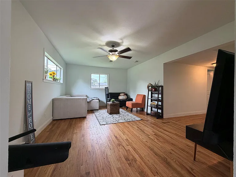 9507 Vogue Ln — Photo 4