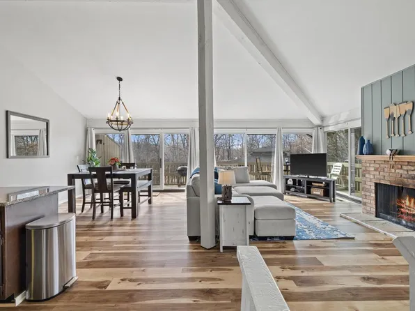 521 Bristol Oak COURT #A, Fontana, WI 53125