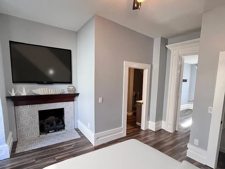 417 S Sheldon St #4 — Photo 3
