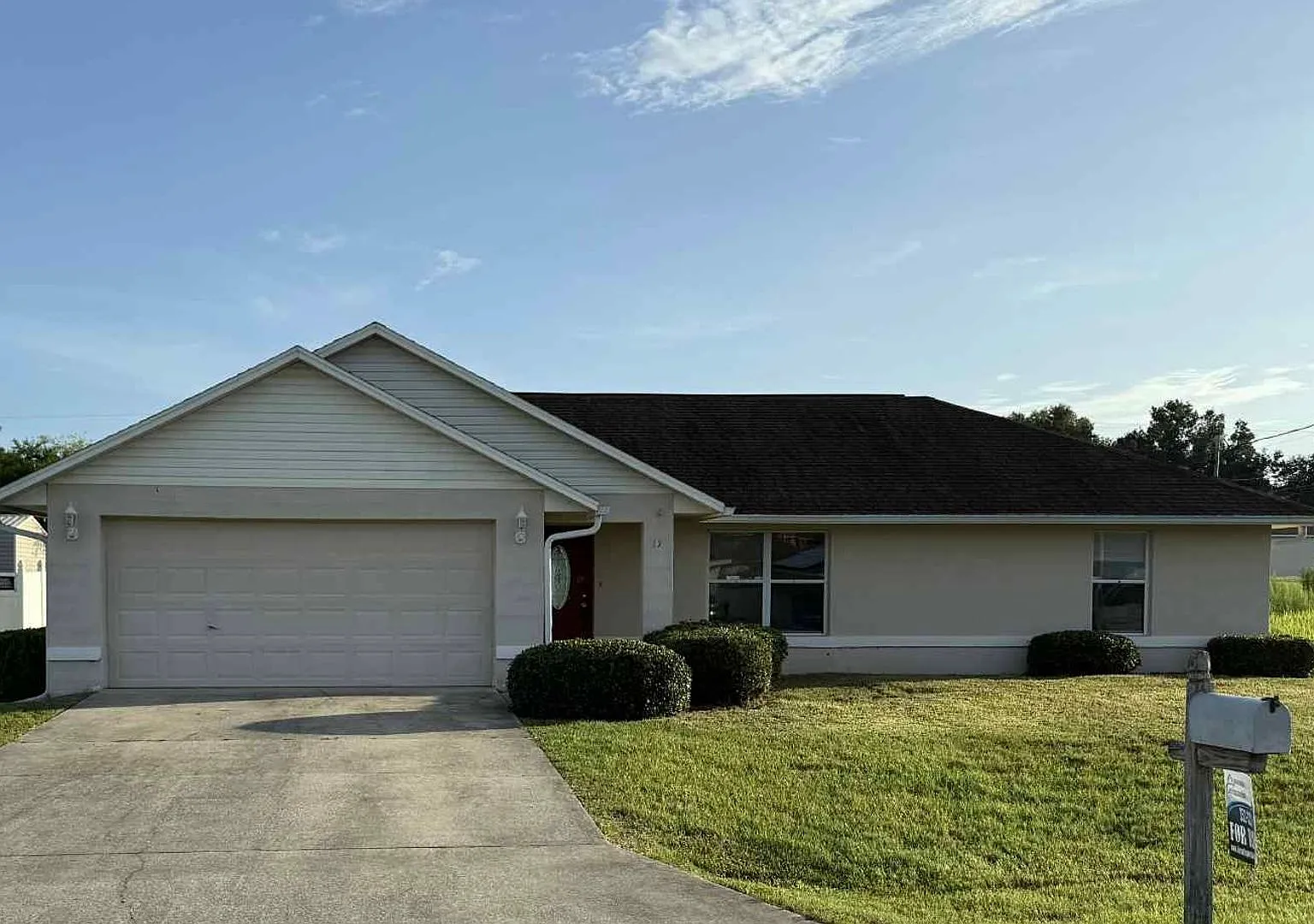 3/2/2 Beautiful Home with Spacious Backyard in Southeast Ocala — Photo 2
