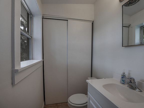 5th image of 2493 Spokane Ave E