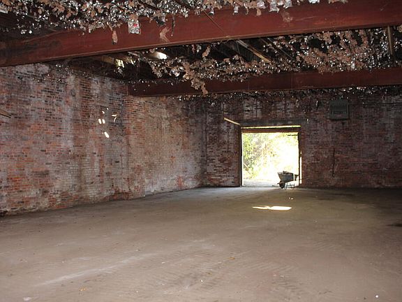 5th image of 113 Chiz St