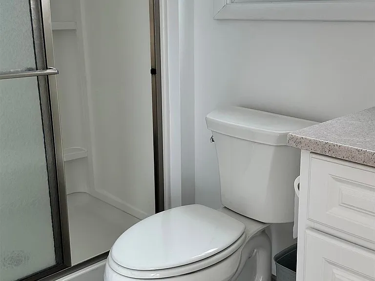 38 Ocean Dr W — Photo 12