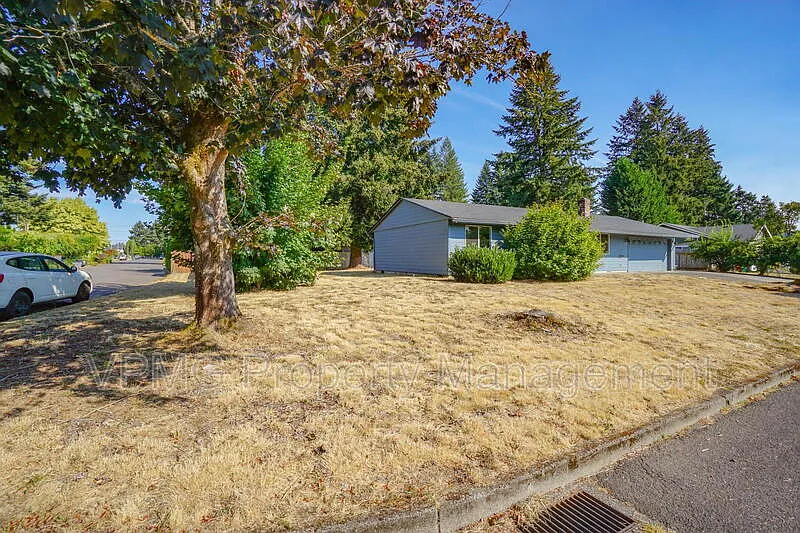 3 bed, 2.0 bath, 1161 sqft, $2,395 — Photo 4