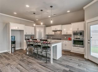 4001 Carmona Lakes Dr, Moore, OK 73160
