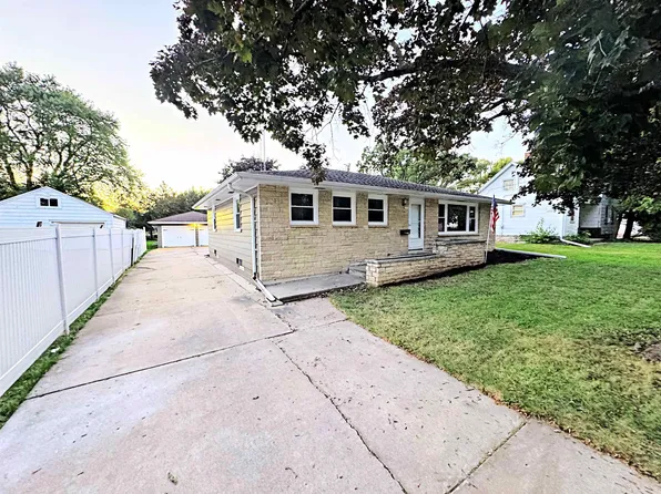 1111 Knapp St, Oshkosh, WI 54902