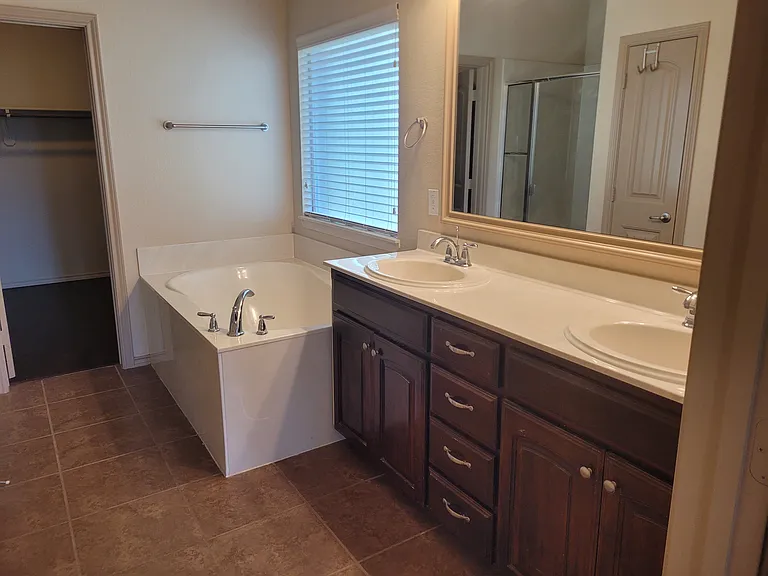 5833 Tuleys Creek Dr — Photo 11