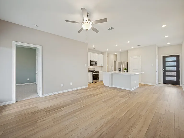715 Dotty Dr — Photo 3