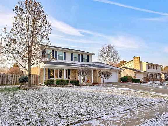 3rd image of 713 Willow Ln
