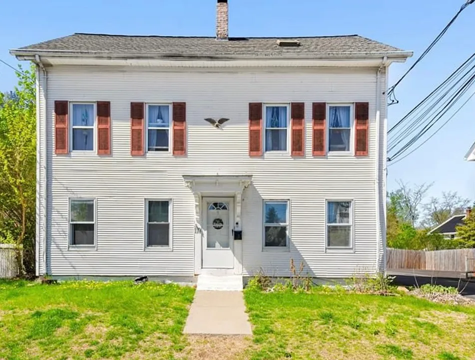 110 Pleasant St #3