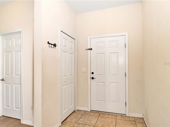 2nd image of 906 Parker Den Dr