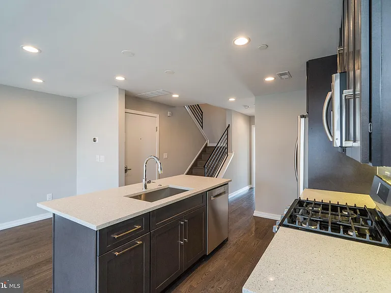 1432 Clymer St #3 — Photo 5